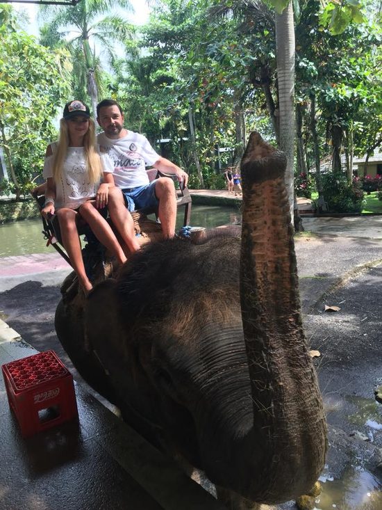 Koniec wakacji? Nie dla niej - ta celebrytka baluje na Bali (FOTO)