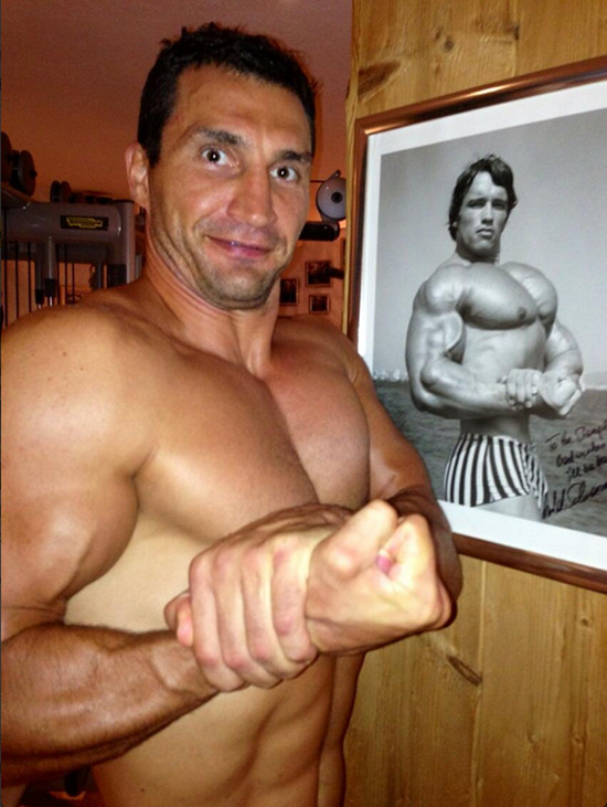 Kliczko i Schwarzenagger naśladują swoje pozy Kliczko i Schwarzenagger naśladują swoje pozy