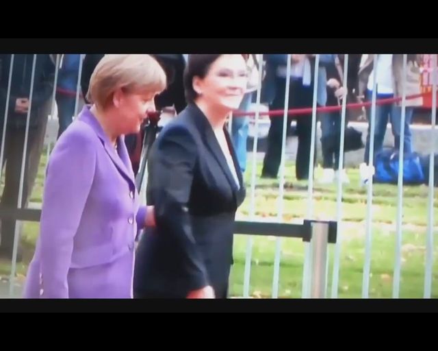 WPADKA Ewy Kopacz na lotnisku w Berlinie[VIDEO]