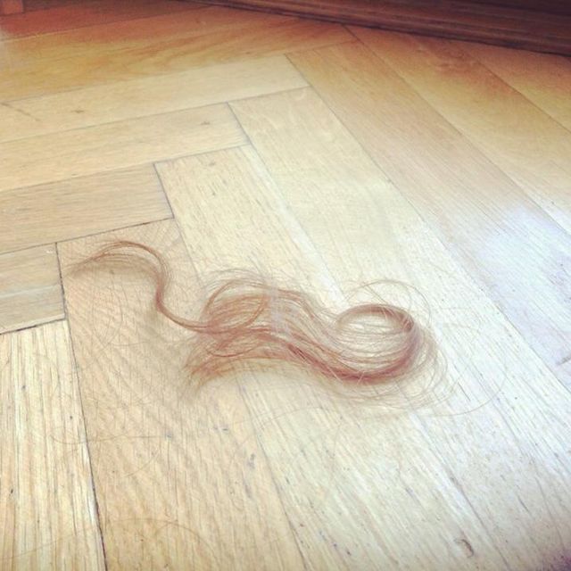 Znany piłkarz odwiedził zafundował sobie nową fryzurę (FOTO)