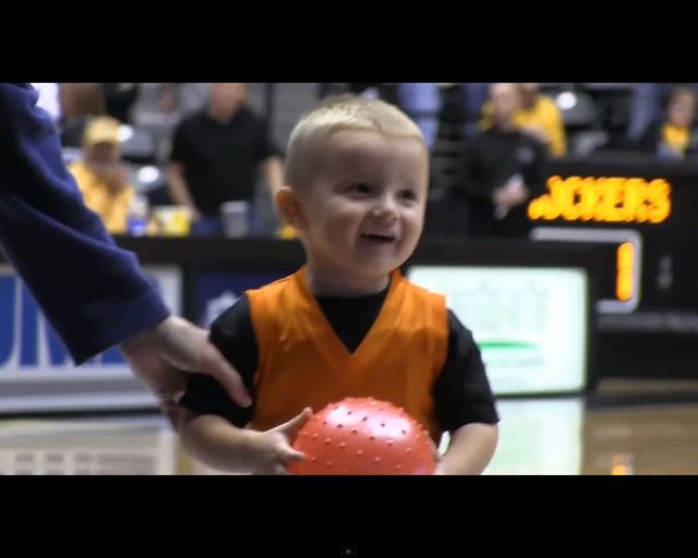 Jak on to robi?? 4-letni Titus to koszykarz - magik! [VIDEO]