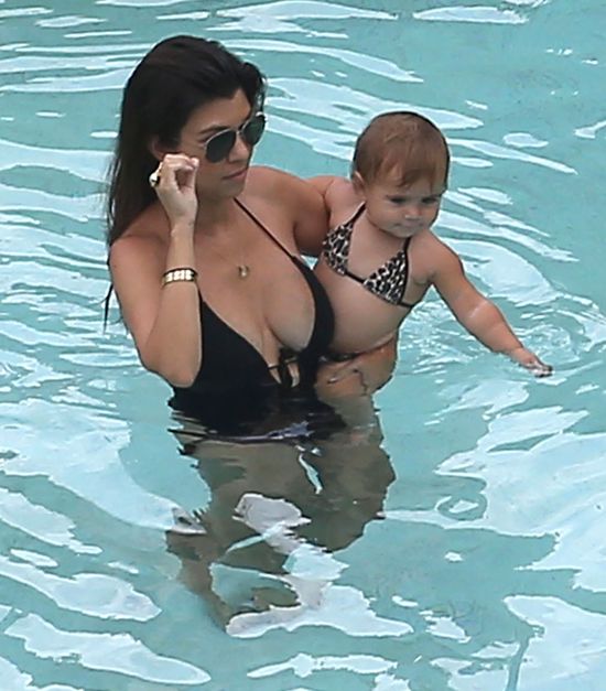 Kourtney Kardashian jest w ciąży? (FOTO) Kourtney Kardashian jest w ciąży? (FOTO)