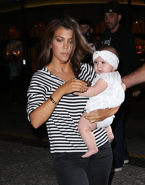 Kourtney Kardashian mogłaby karmić piersią dziecko Kim!