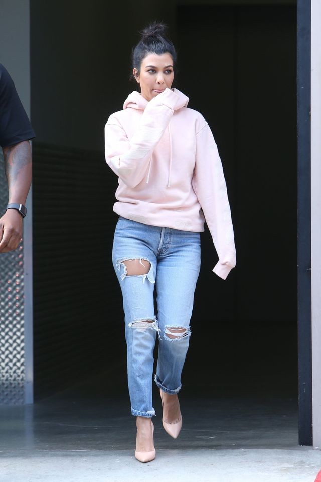 Spodnie Kourtney Kardashian robią się coraz węższe! Przytyła? Spodnie Kourtney Kardashian robią się coraz węższe! Przytyła?