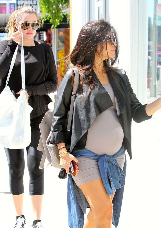 Tak krótkich sukienek nie nosiła nawet Kim będąc w ciąży