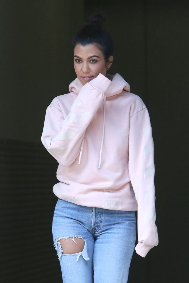 Spodnie Kourtney Kardashian robią się coraz węższe! Przytyła? Spodnie Kourtney Kardashian robią się coraz węższe! Przytyła?