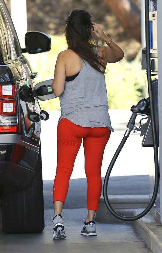 Kourtney Kardashian nabiera centymetrów w pupie (FOTO)