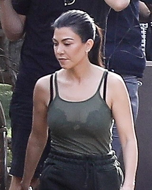 Siostry Kardashian kręcą w Malibu (ZDJĘCIA) Siostry Kardashian kręcą w Malibu (ZDJĘCIA)