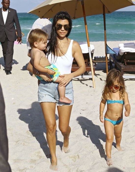 Kim Kardashian z pewnością zazdrości siostrze takiej FIGURY! (FOTO) Kim Kardashian z pewnością zazdrości siostrze takiej FIGURY! (FOTO)