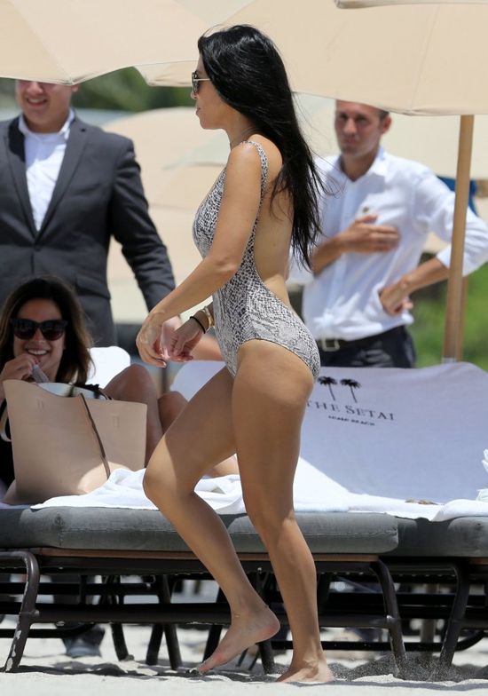 Fani pytają Kourtney Kardashian, kiedy założy strój kąpielowy