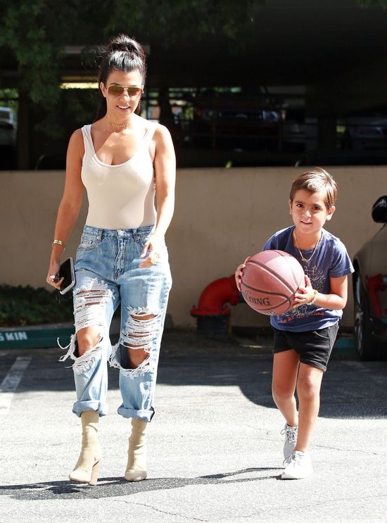 Kourtney Kardashian nabrała troszkę ciałka? (FOTO)