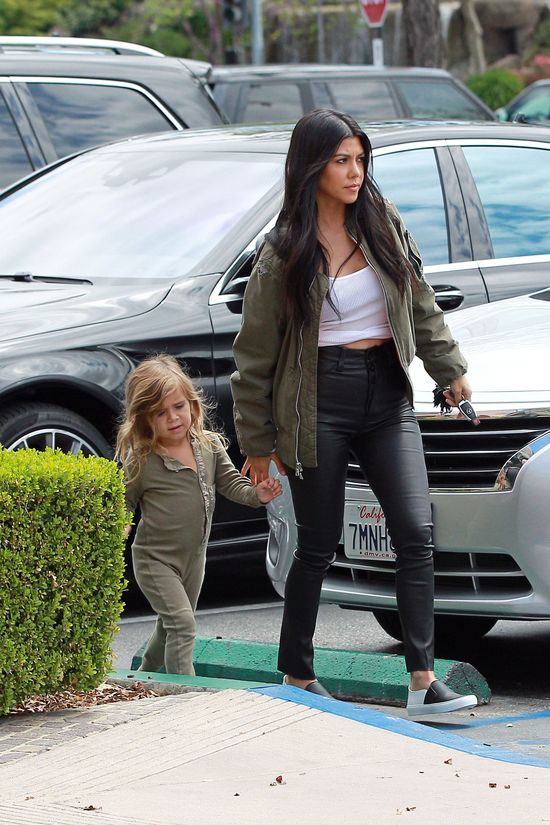 Dawno nie widzieliśmy Kourtney Kardashian w takim towarzystwie