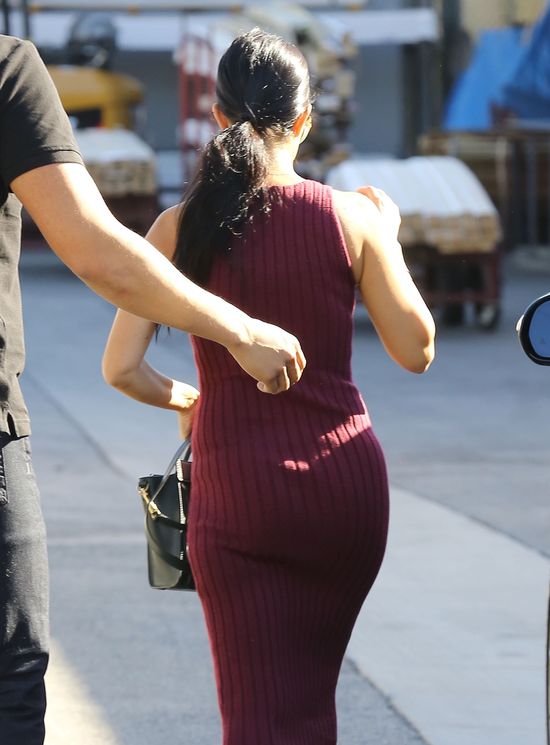 Nie za mała jak na kardashiańską pupę? (FOTO)