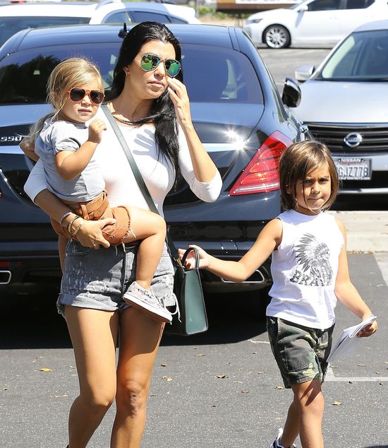 Kourtney z zachwytu nad nową sylwetką... rozbierze się? Kourtney z zachwytu nad nową sylwetką... rozbierze się?