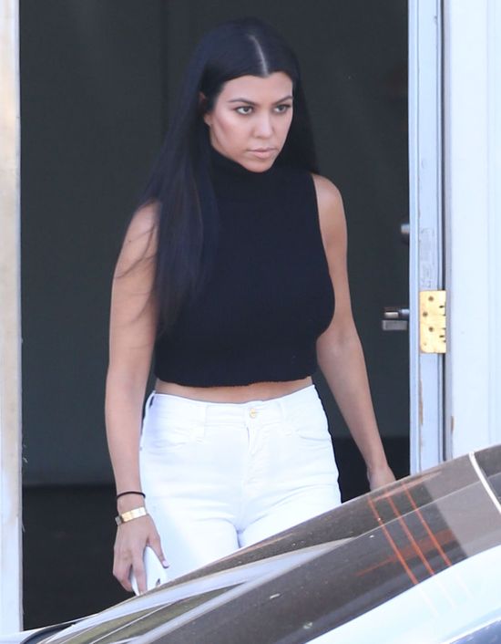 Kourtney Kardashian chudnie w oczach! (FOTO)