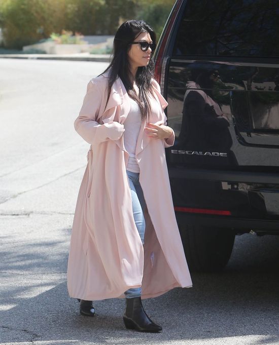 Jak wygląda Kourtney Kardashian po porodzie? (FOTO)