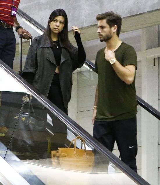 Czy Kourtney Kardashian potrzebuje makijażu? (FOTO)