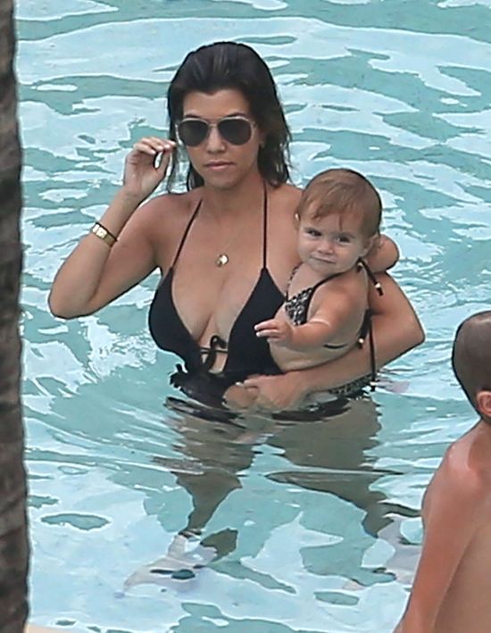 Roczna córeczka Kourtney Kardashian w bikini (FOTO) Roczna córeczka Kourtney Kardashian w bikini (FOTO)