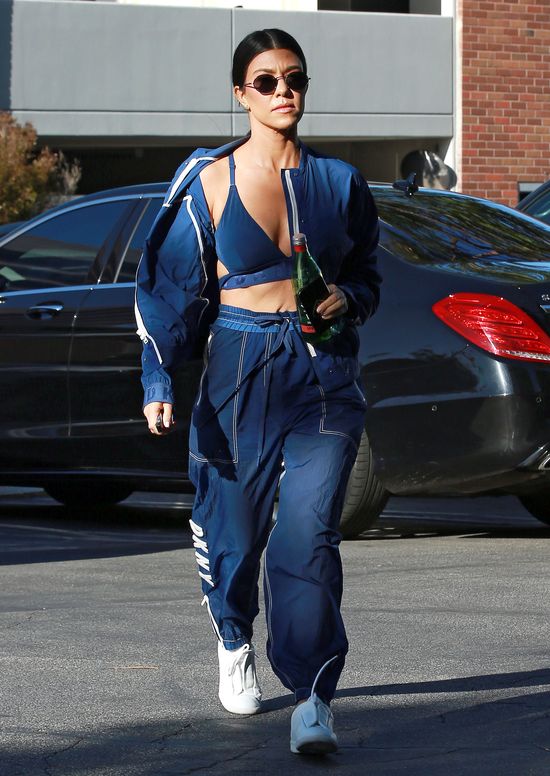 Kourtney Kardashian ubrała się tak, jak Eminem 10 lat temu Kourtney Kardashian ubrała się tak, jak Eminem 10 lat temu