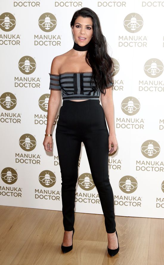 Kourtney seksowniejsza niż nastoletnie modelki u boku Scotta