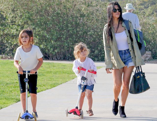 Kourtney Kardashian znudziła się Tygodniem Mody i... (FOTO)