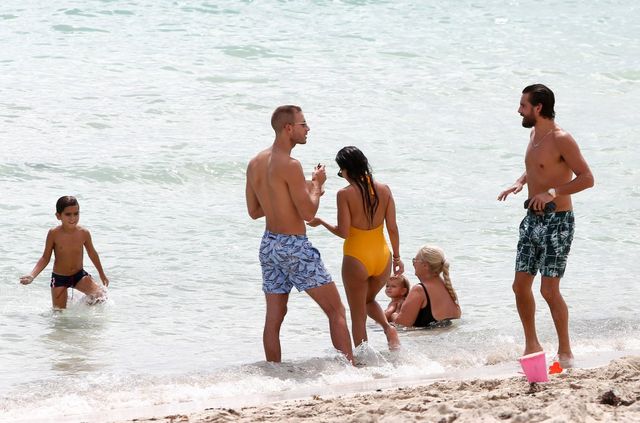 Kourtney Kardashian spędza wakacje z... NIM? (FOTO)