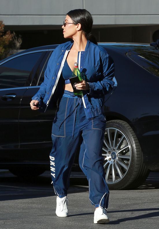 Kourtney Kardashian ubrała się tak, jak Eminem 10 lat temu Kourtney Kardashian ubrała się tak, jak Eminem 10 lat temu