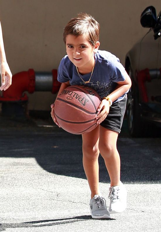 Kourtney Kardashian nabrała troszkę ciałka? (FOTO)