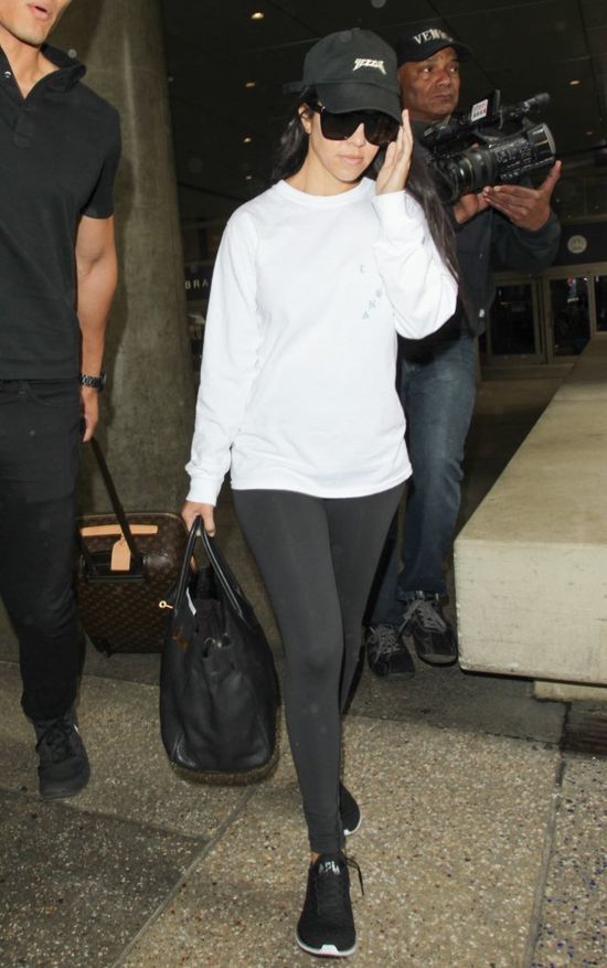 Tak wygladała Kourtney Kardashian po imprezie z Lindsay Lohan