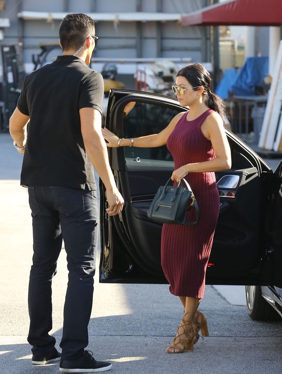 Nie za mała jak na kardashiańską pupę? (FOTO)