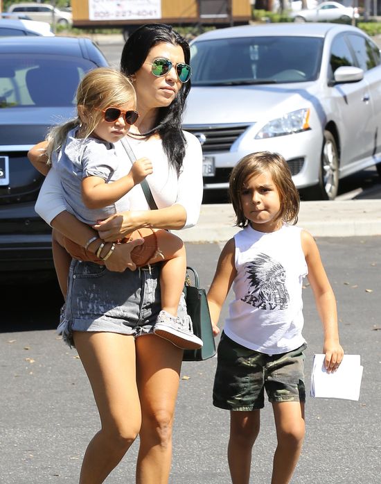 Kourtney z zachwytu nad nową sylwetką... rozbierze się? Kourtney z zachwytu nad nową sylwetką... rozbierze się?