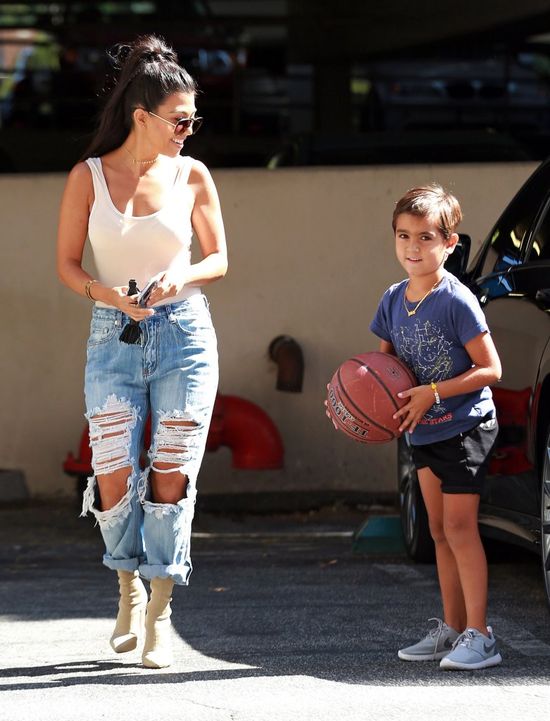 Kourtney Kardashian nabrała troszkę ciałka? (FOTO)