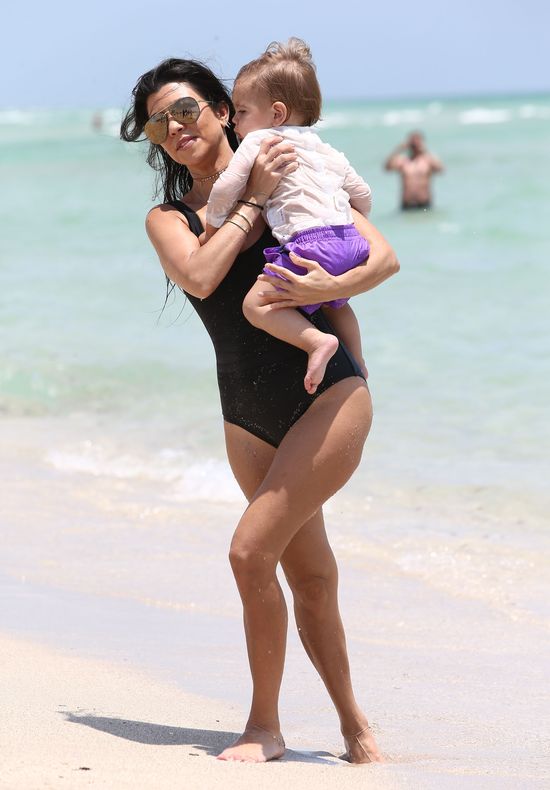 Kim Kardashian z pewnością zazdrości siostrze takiej FIGURY! (FOTO) Kim Kardashian z pewnością zazdrości siostrze takiej FIGURY! (FOTO)