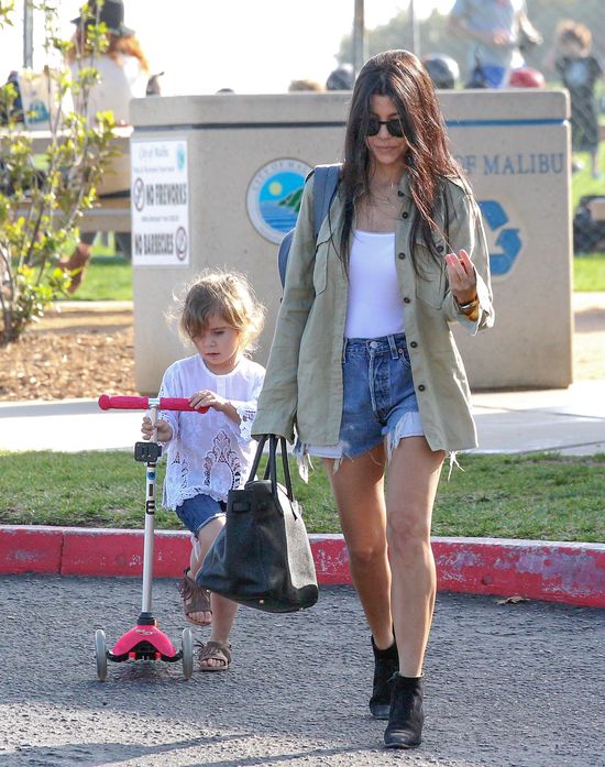 Kourtney Kardashian znudziła się Tygodniem Mody i... (FOTO)