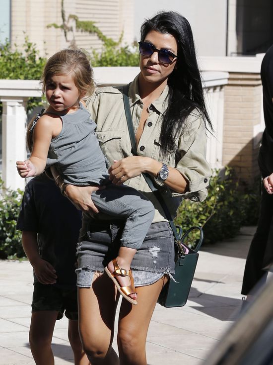 Kourtney Kardashian najseksowniejszą i najlepiej ubraną mamą Kourtney Kardashian najseksowniejszą i najlepiej ubraną mamą