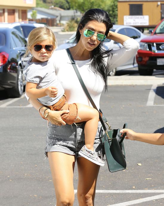 Kourtney z zachwytu nad nową sylwetką... rozbierze się? Kourtney z zachwytu nad nową sylwetką... rozbierze się?