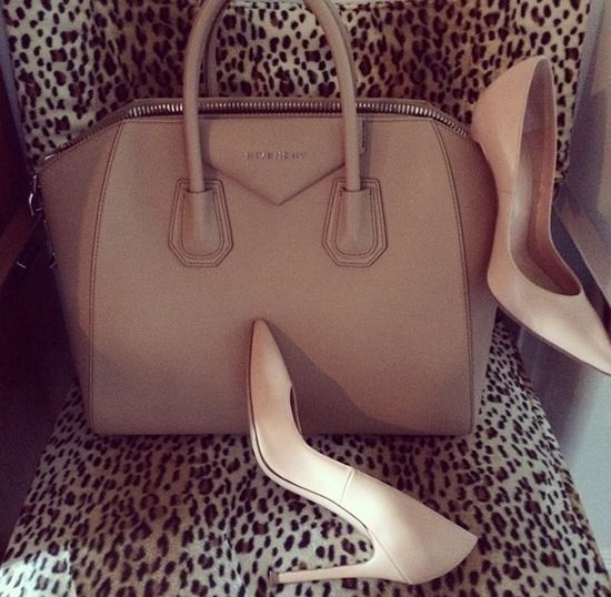 Z kamerą w domu Kourtney Kardashian (FOTO) Z kamerą w domu Kourtney Kardashian (FOTO)