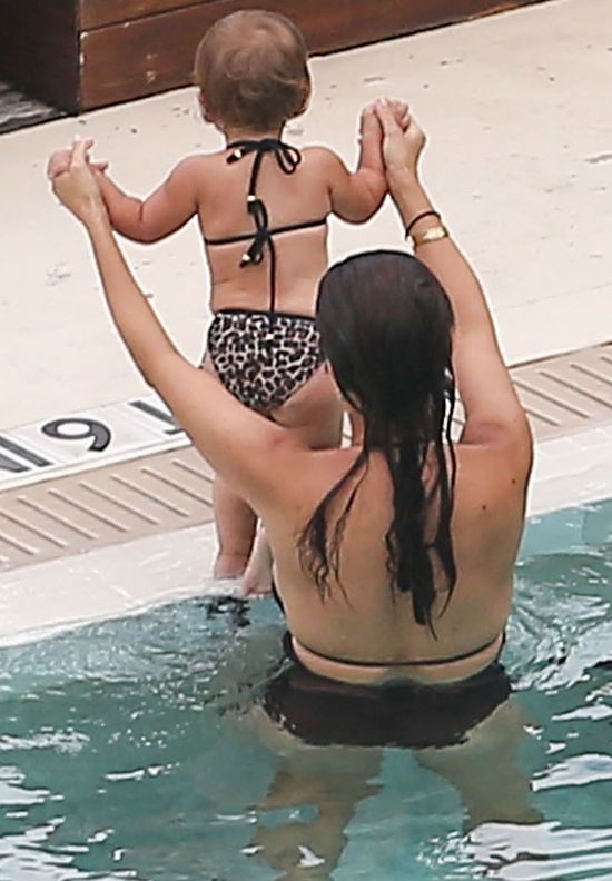 Roczna córeczka Kourtney Kardashian w bikini (FOTO) Roczna córeczka Kourtney Kardashian w bikini (FOTO)