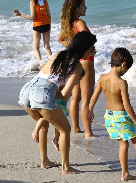 Chcesz mieć sexy pupę jak Kourtney Kardashian?