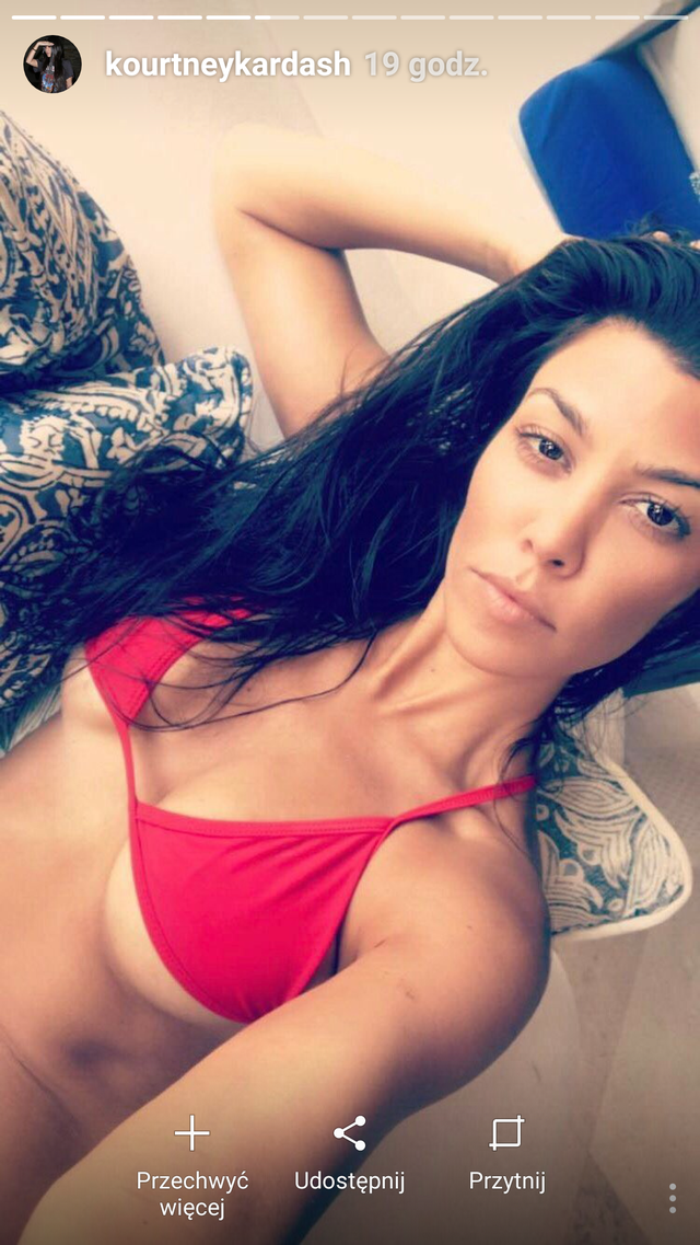 O WOW! Kourtney Kardashian ma ŁADNIEJSZĄ PUPĘ od Kim! (ZDJĘCIA)