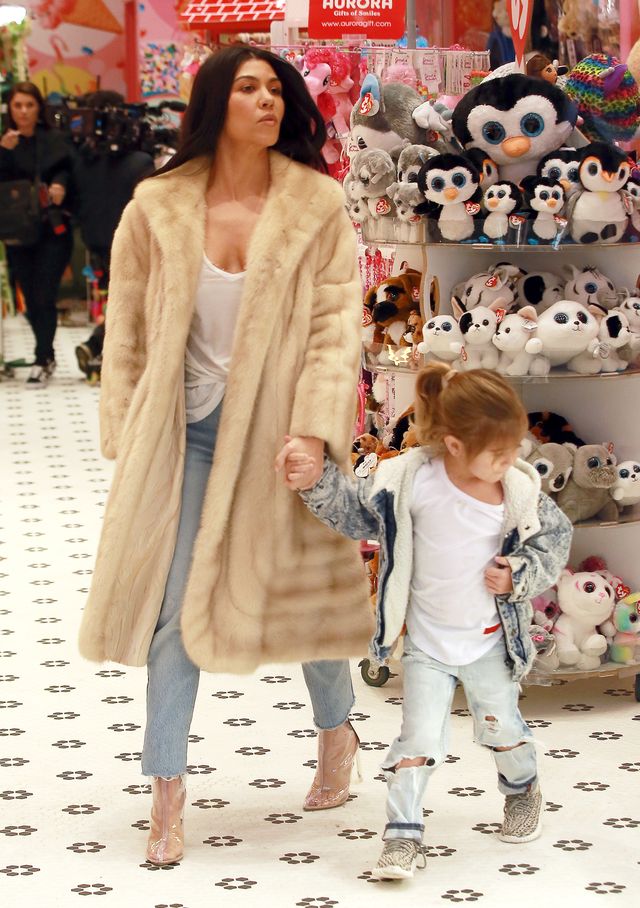 Taką matką jesteś? Internauci OBURZENI tym, co Kourtney zrobiła Penelope