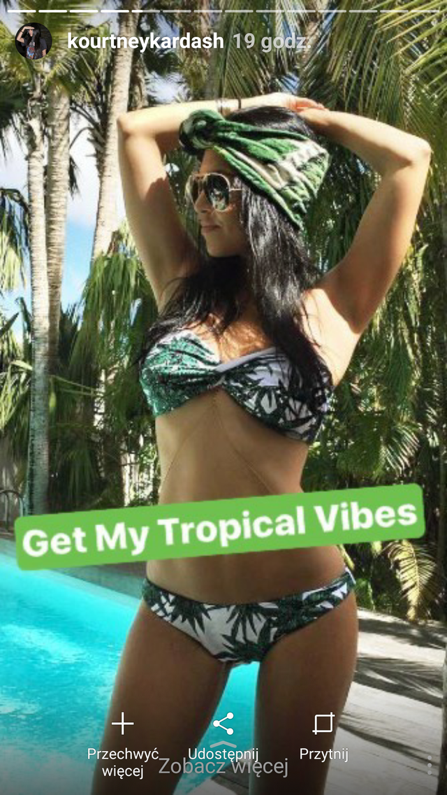 O WOW! Kourtney Kardashian ma ŁADNIEJSZĄ PUPĘ od Kim! (ZDJĘCIA)