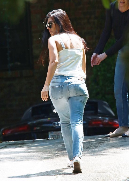 Chcesz mieć sexy pupę jak Kourtney Kardashian?