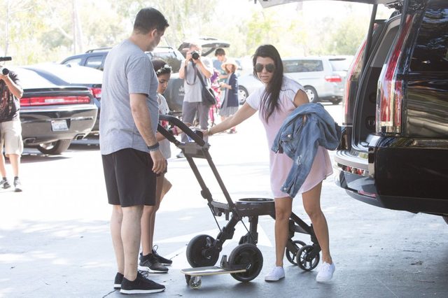 Jak Kourtney Kardashian spędziła niedzielę? (FOTO)