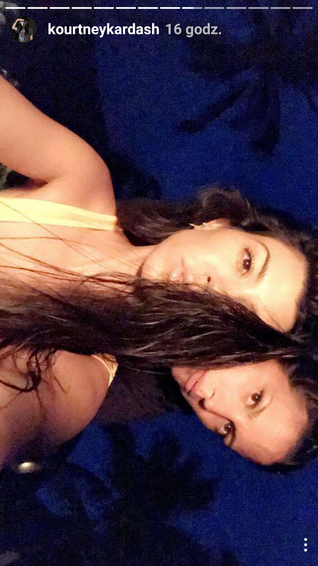 O WOW! Kourtney Kardashian ma ŁADNIEJSZĄ PUPĘ od Kim! (ZDJĘCIA)