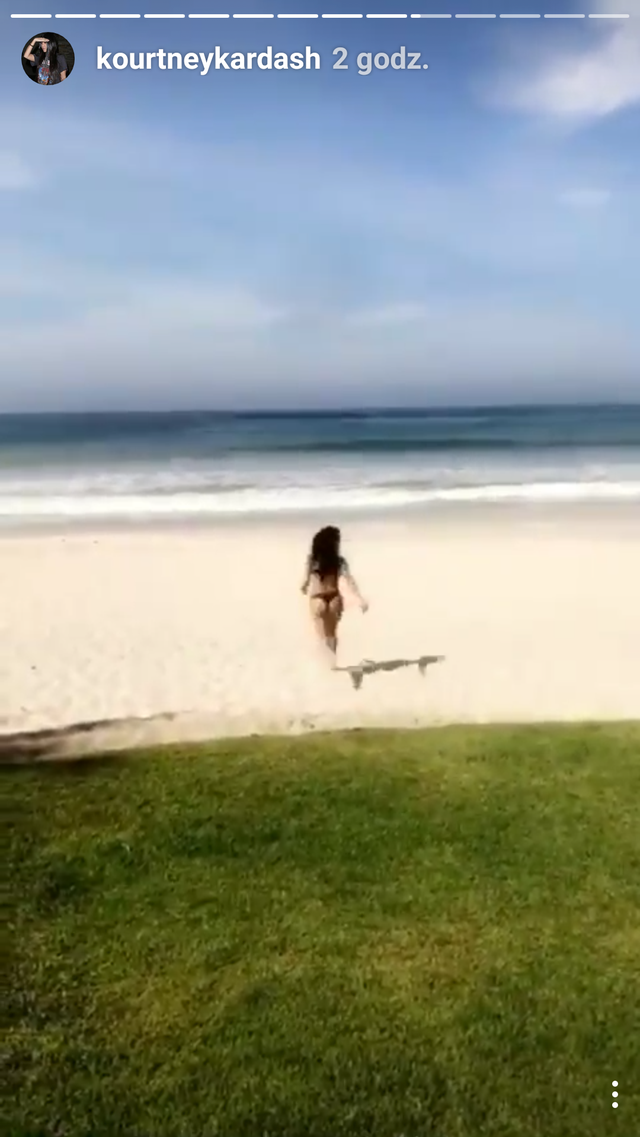 O WOW! Kourtney Kardashian ma ŁADNIEJSZĄ PUPĘ od Kim! (ZDJĘCIA)