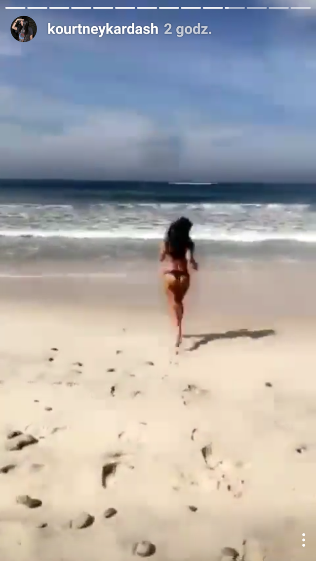 O WOW! Kourtney Kardashian ma ŁADNIEJSZĄ PUPĘ od Kim! (ZDJĘCIA)