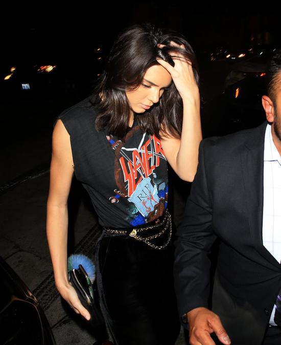 Siostry Kardashian po napadzie na Kim znalazły dla siebie idealne ubranie