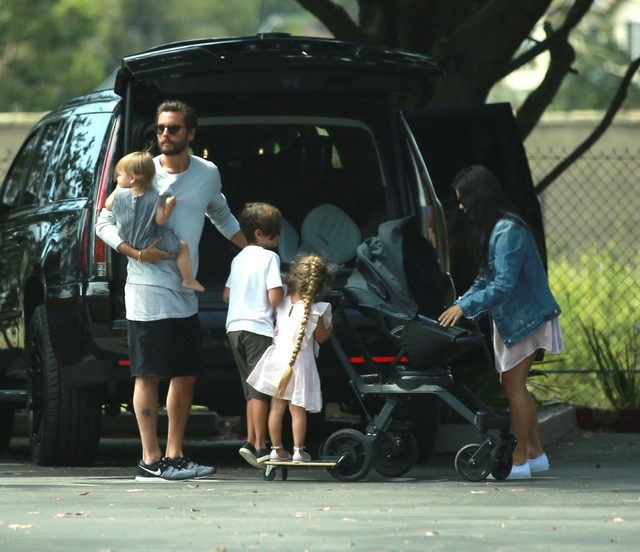 Jak Kourtney Kardashian spędziła niedzielę? (FOTO)