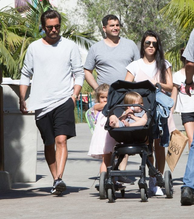 Jak Kourtney Kardashian spędziła niedzielę? (FOTO)